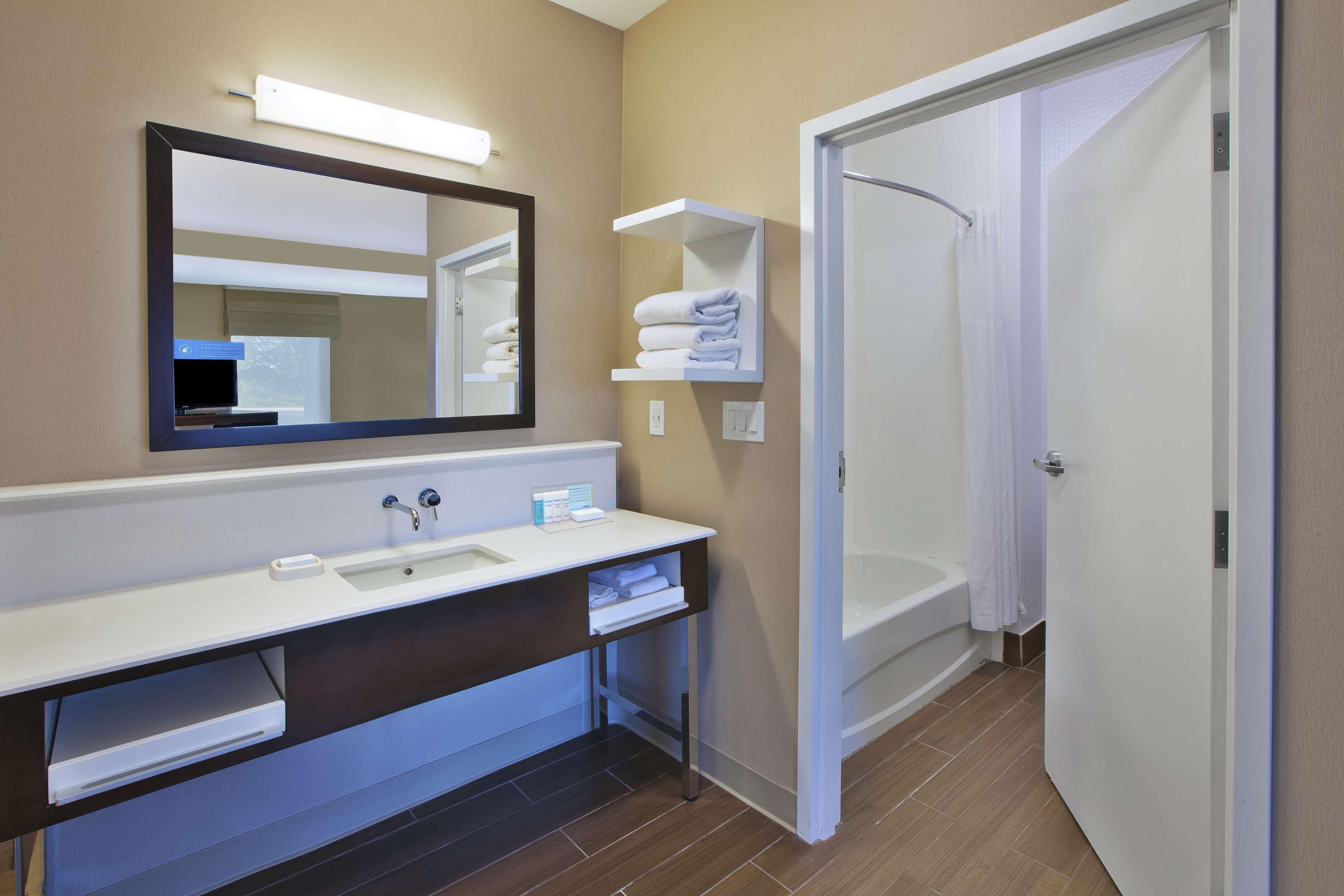 Hampton Inn Commerce/Novi Kültér fotó