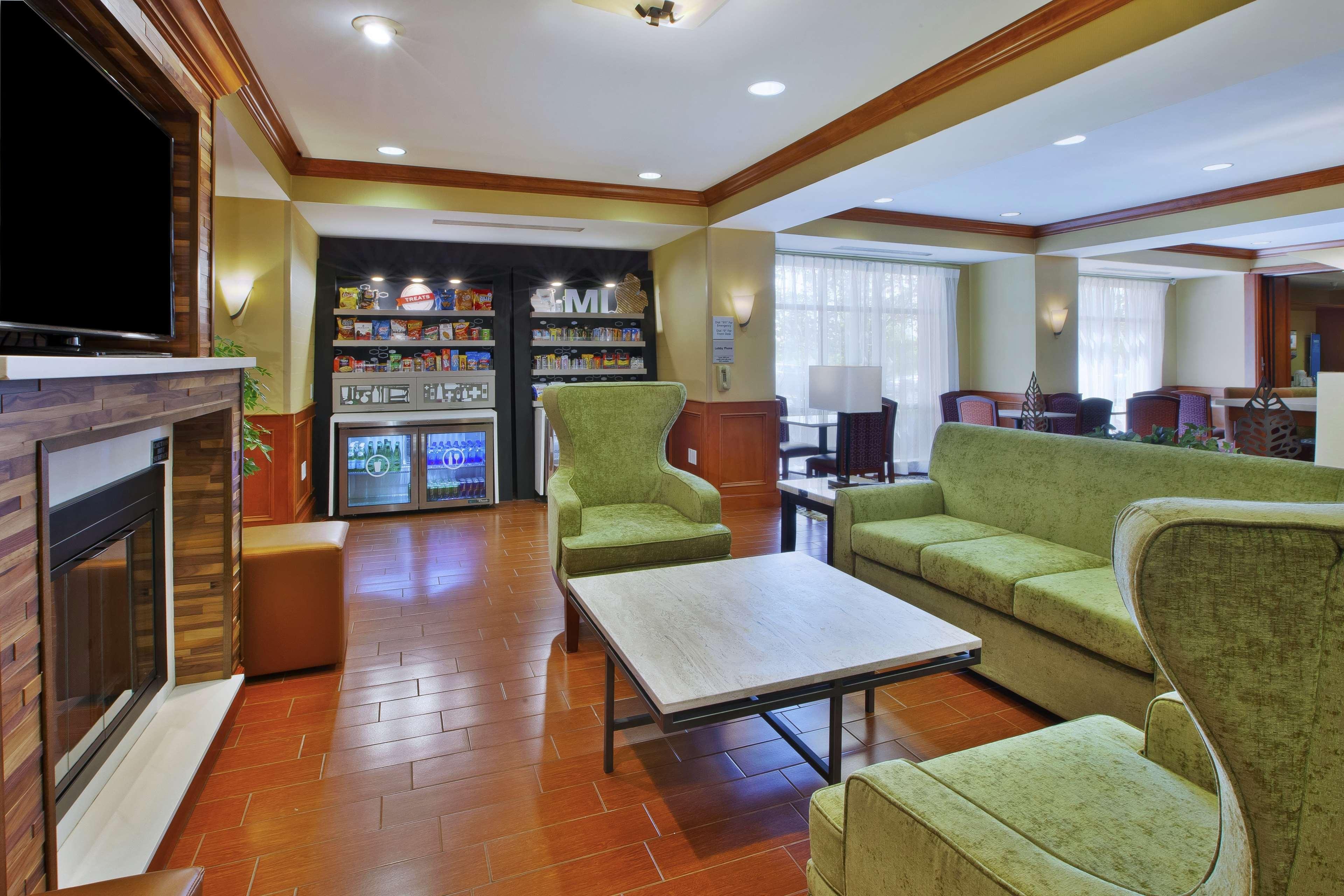 Hampton Inn Commerce/Novi Kültér fotó