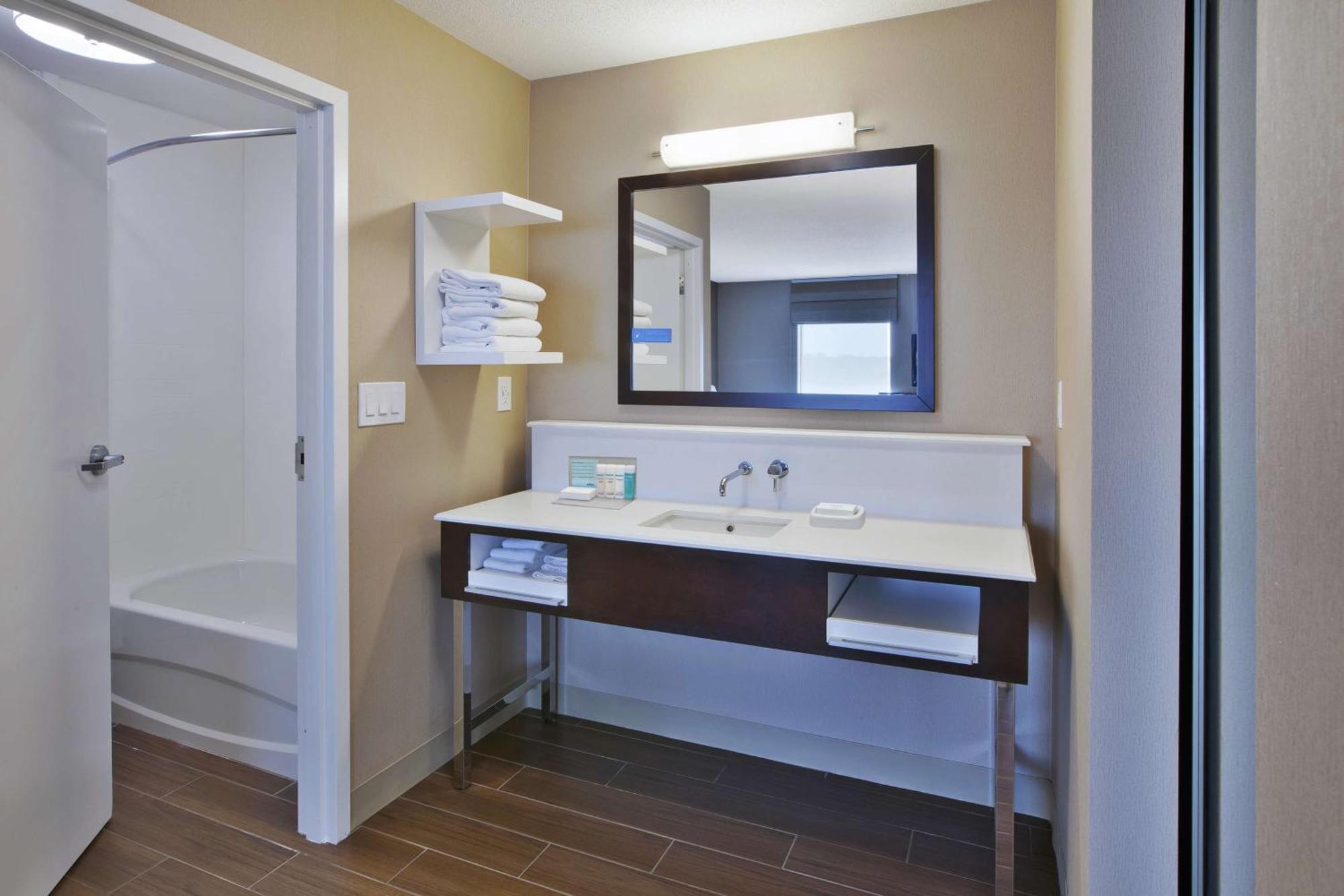 Hampton Inn Commerce/Novi Kültér fotó