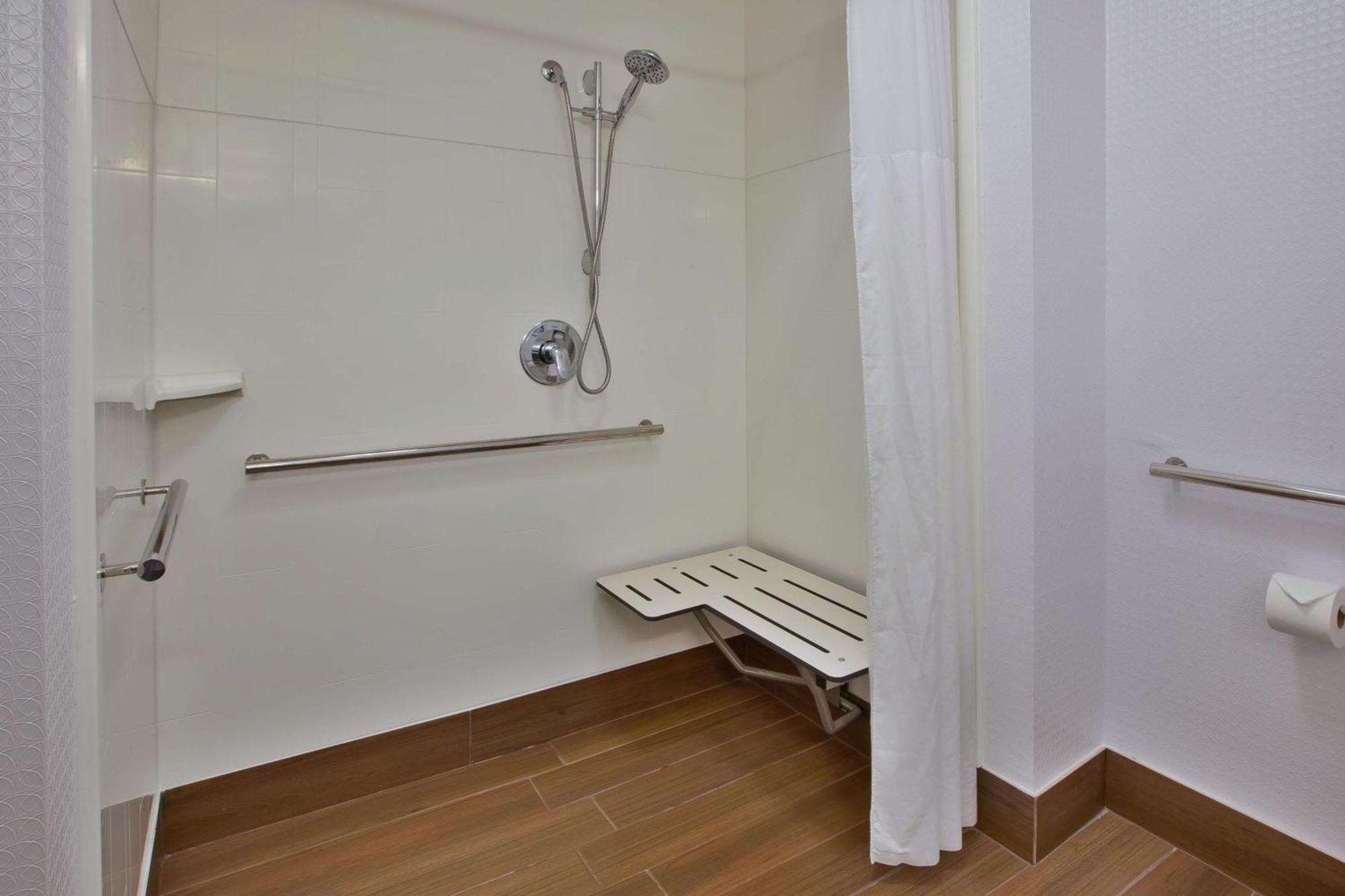 Hampton Inn Commerce/Novi Kültér fotó