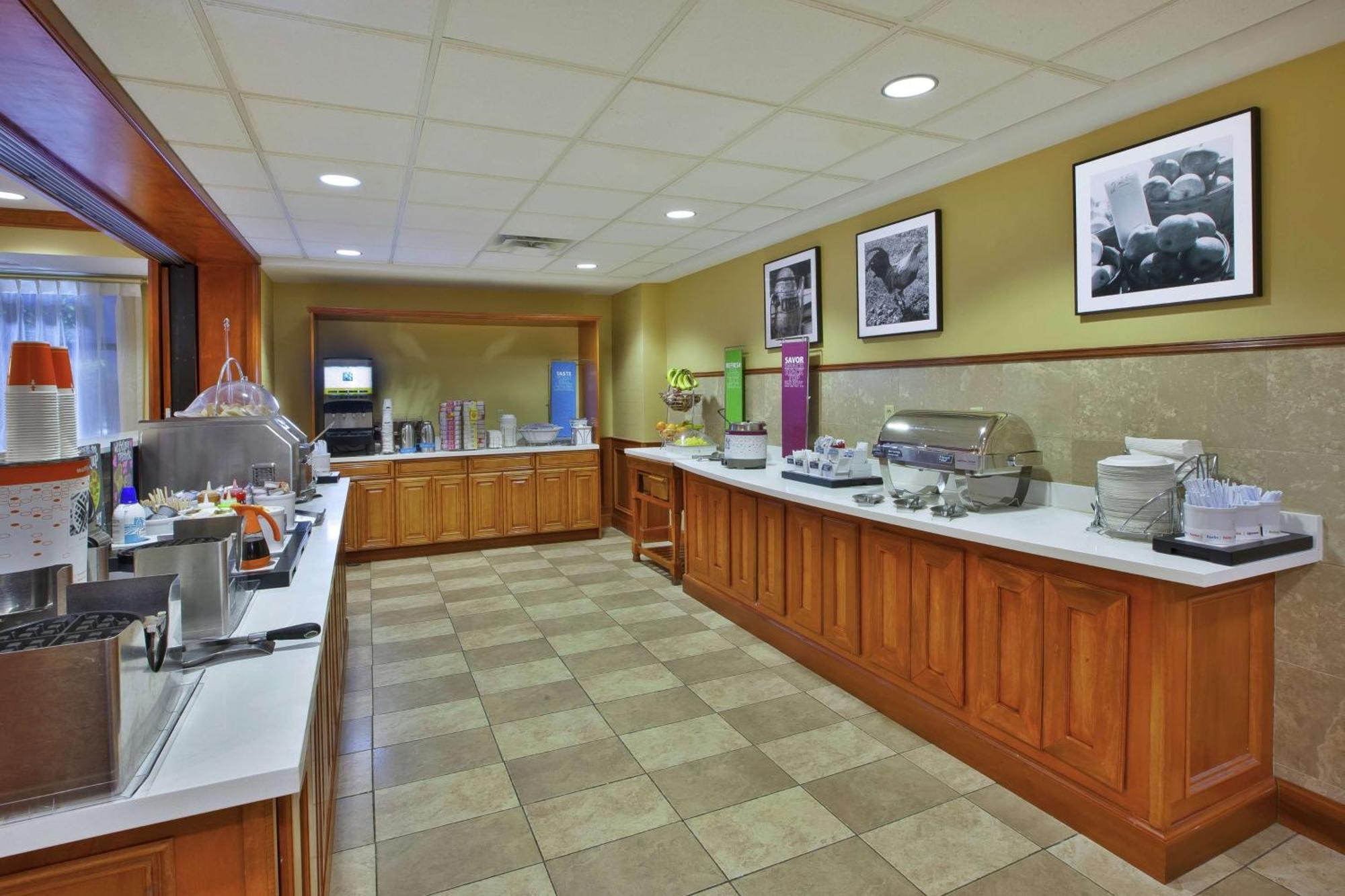 Hampton Inn Commerce/Novi Kültér fotó