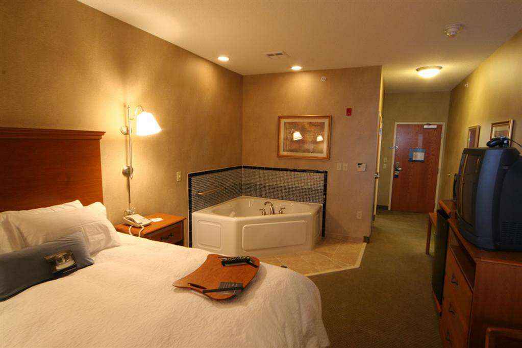 Hampton Inn Commerce/Novi Szoba fotó